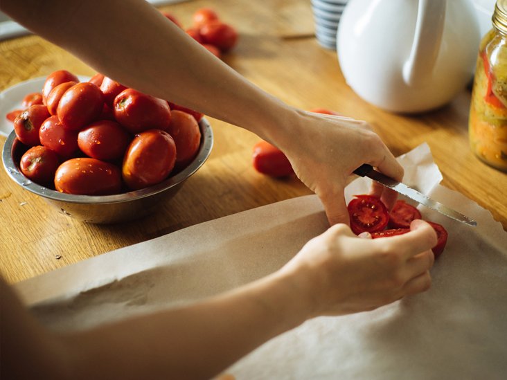 Tomatoes and 8 Other Food Myths About Arthritis